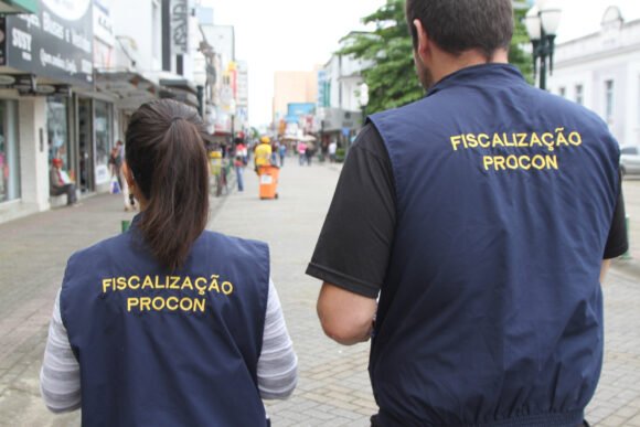 Procon Itajaí alerta sobre golpes na black friday