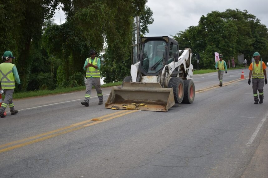 Ilhota: Iniciada a instalação de postes de iluminação pública no novo acesso BR-470/Rodovia Jorge Lacerda