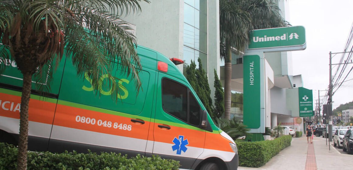 Unimed Litoral contrata guarda vidas, enfermeiros, psicólogos, líder de relacionamento com o cliente e outros profissionais