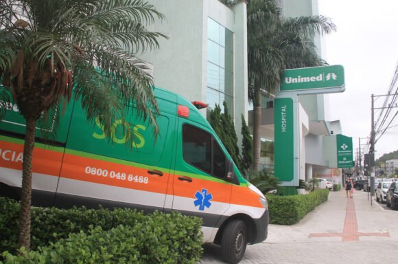 Unimed Litoral contrata guarda vidas, enfermeiros, psicólogos, líder de relacionamento com o cliente e outros profissionais