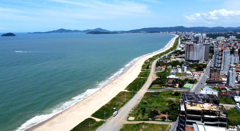 Piçarras: Assinada a ordem de serviço para obras de pavimentação asfáltica no trecho 3 da Estrada Geral da Lagoa