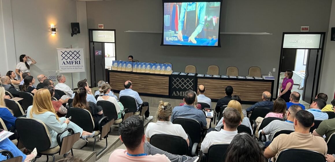 AMFRI apresenta aos novos gestores e equipes um panorama completo de projetos e ações
