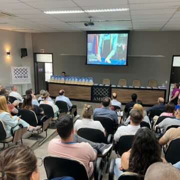 AMFRI apresenta aos novos gestores e equipes um panorama completo de projetos e ações