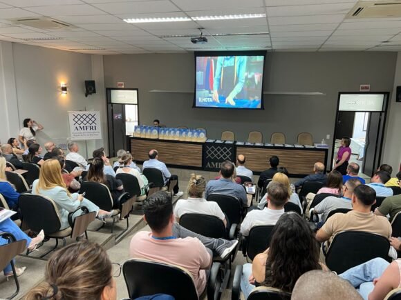 AMFRI apresenta aos novos gestores e equipes um panorama completo de projetos e ações