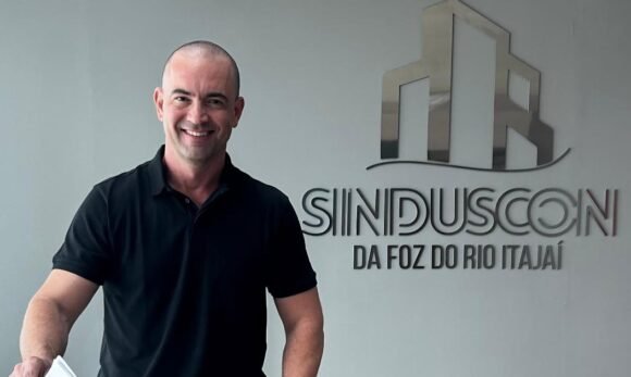 Sinduscon da Foz do Rio Itajaí empossa nova diretoria em evento que reúne associados da região