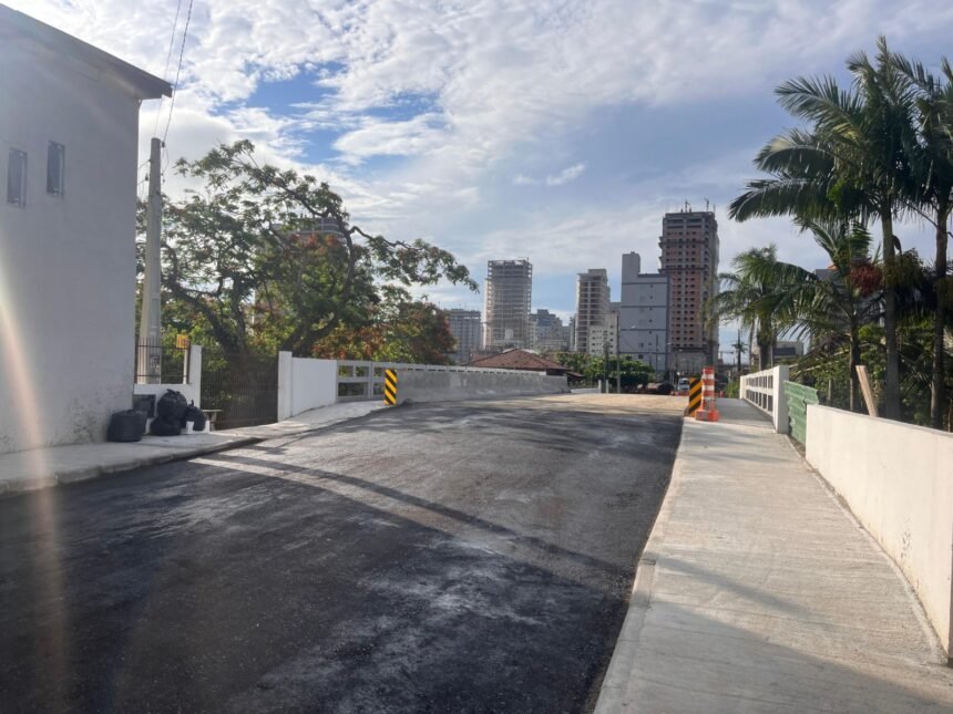 img_C06D88C17457E72B69A12637834865796BA19577 Porto Belo: Obra da ponte sobre o Rio Perequezinho avança para colocação de asfalto