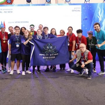 Equipe da Escola SESI de Itajaí conquista troféu em seletiva estadual de robótica