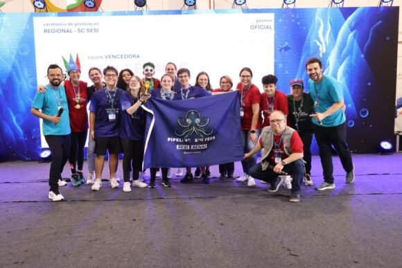 Equipe da Escola SESI de Itajaí conquista troféu em seletiva estadual de robótica