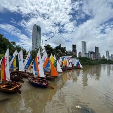Show na Baía Afonso Wippel celebra lançamento de embarcações construídas em curso de referência nacional