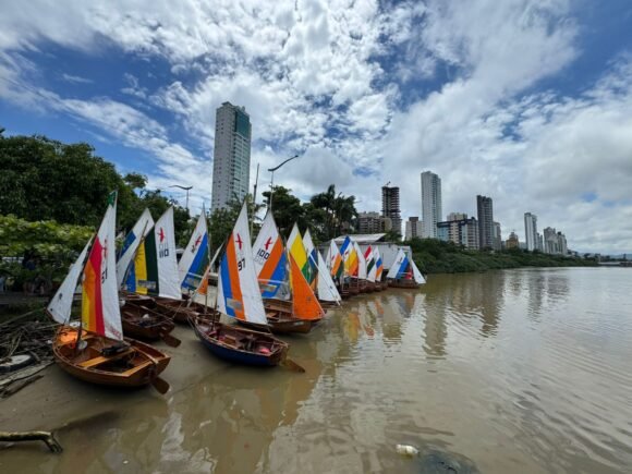 Show na Baía Afonso Wippel celebra lançamento de embarcações construídas em curso de referência nacional