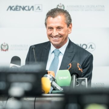 Julio Garcia é eleito presidente da ALESC pela quarta vez