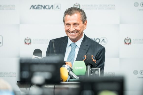 Julio Garcia é eleito presidente da ALESC pela quarta vez