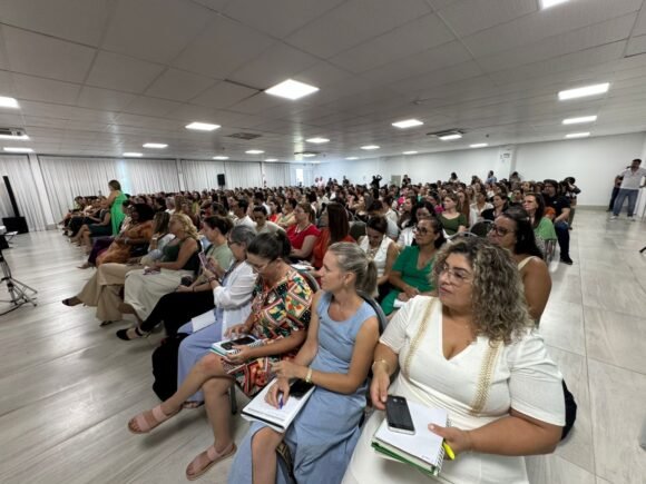 Mais de 400 gestores e trabalhadores municipais participam de evento sobre Assistência Social em SC