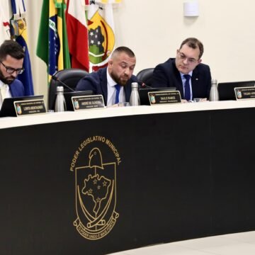 Pedido de instauração de CEI é protocolado na Câmara de Itapema contra ex-prefeita