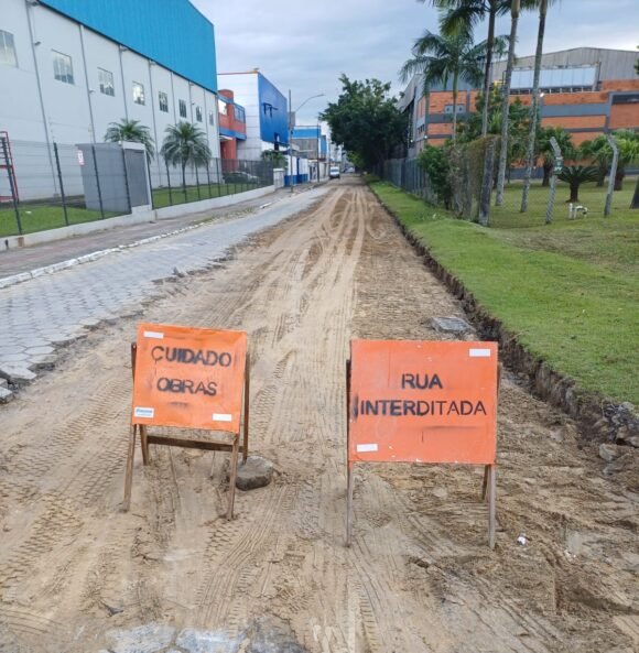 150940 Rua do bairro São Vicente recebe melhorias nas condições de tráfego