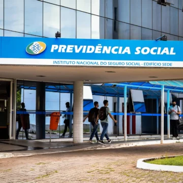 Governo notifica beneficiários do INSS sobre descontos indevidos nesta terça-feira