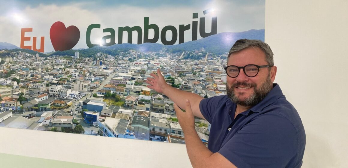 Câmara de Camboriú aprova contas de 2018 do ex-prefeito Élcio Kuhnen: trajetória de transparência e reconhecimento