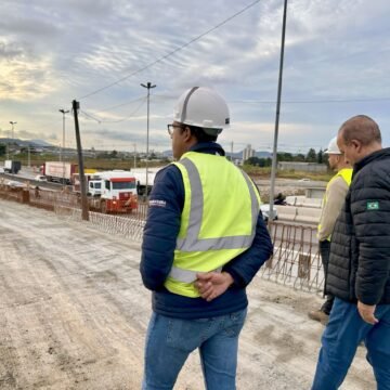 Governador visita obra rodoviária em Itajaí e destaca uso de tecnologia para agilizar entrega