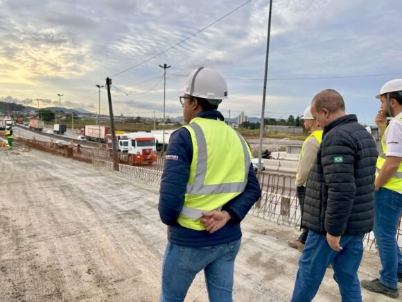 Governador visita obra rodoviária em Itajaí e destaca uso de tecnologia para agilizar entrega