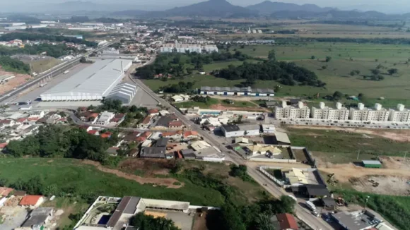 AMFRI debate soluções para setor habitacional e acesso à moradia digna na região