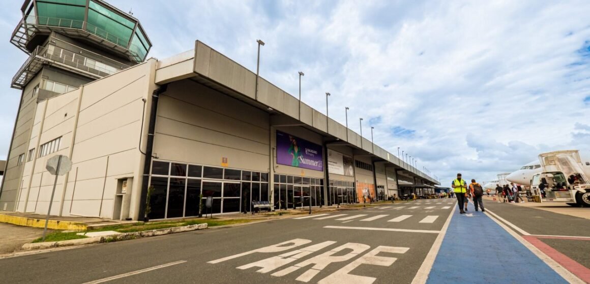 Movimentação de passageiros no Aeroporto de Navegantes cresce 3% em agosto de 2025
