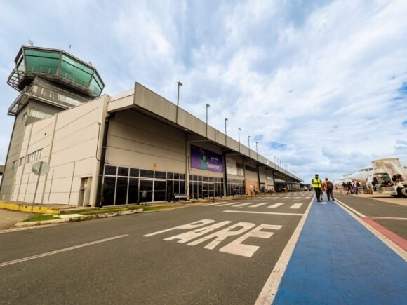 Movimentação de passageiros no Aeroporto de Navegantes cresce 3% em agosto de 2025