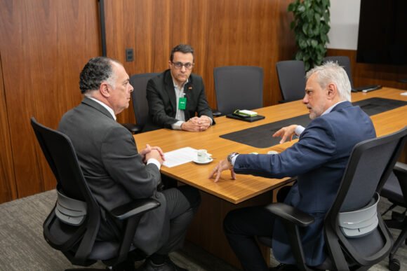 FIESC pede redução de taxas portuárias para minimizar efeitos do tarifaço