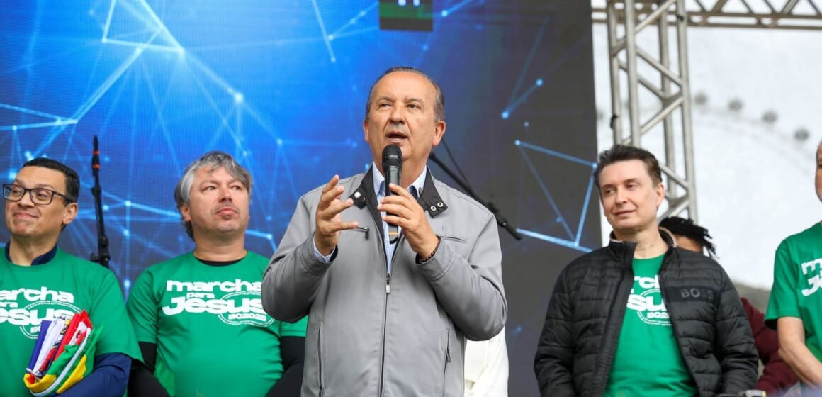 Governador Jorginho participa da Marcha para Jesus em Balneário Camboriú