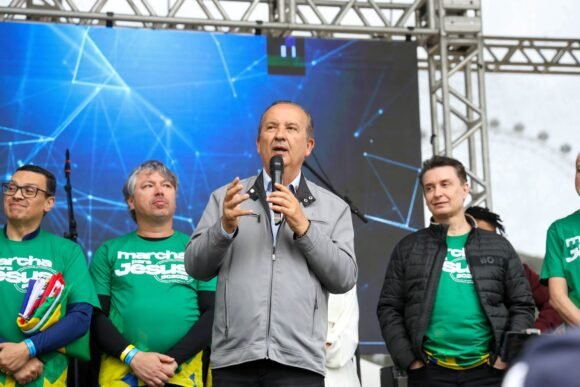 Governador Jorginho participa da Marcha para Jesus em Balneário Camboriú