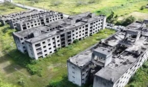 Terreno com obra inacabada vai a leilão em Itajaí por R$ 35 milhões