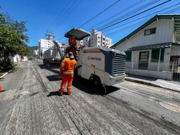Prefeitura de Balneário Camboriú inicia fresagem da Avenida do Estado nesta terça-feira