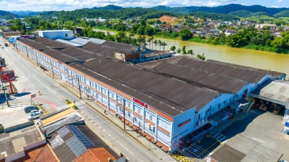 150 vagas de emprego abertas em indústria de Santa Catarina