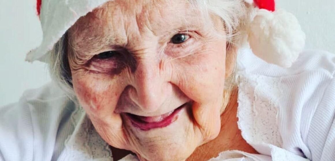 Foto insituto Instituto Sonho em Viver e Galeto Mamma Mia promovem Natal inesquecível para idosos de Blumenau