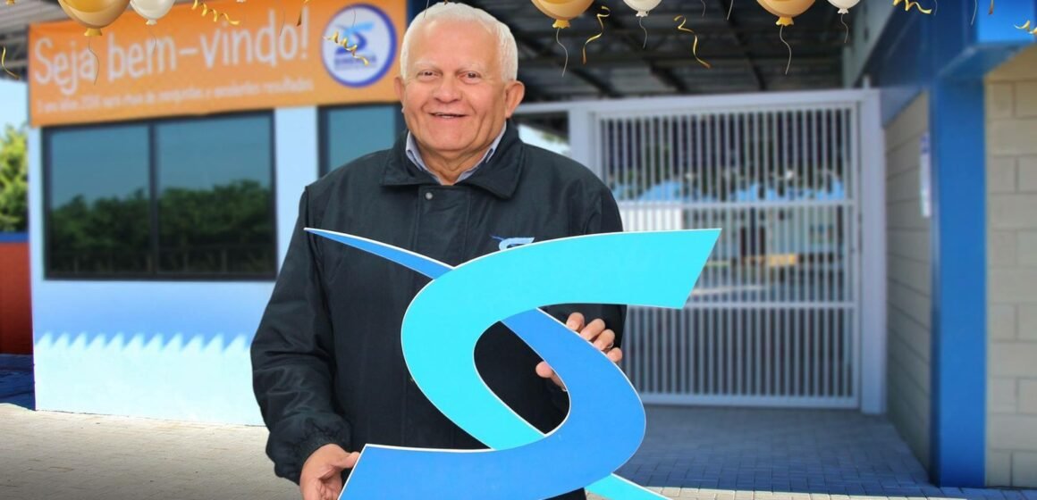 WhatsApp Image 2026-04-07 at 16.12.44 Colégio Sinergia homenageia colaborador após 11 anos de dedicação à instituição