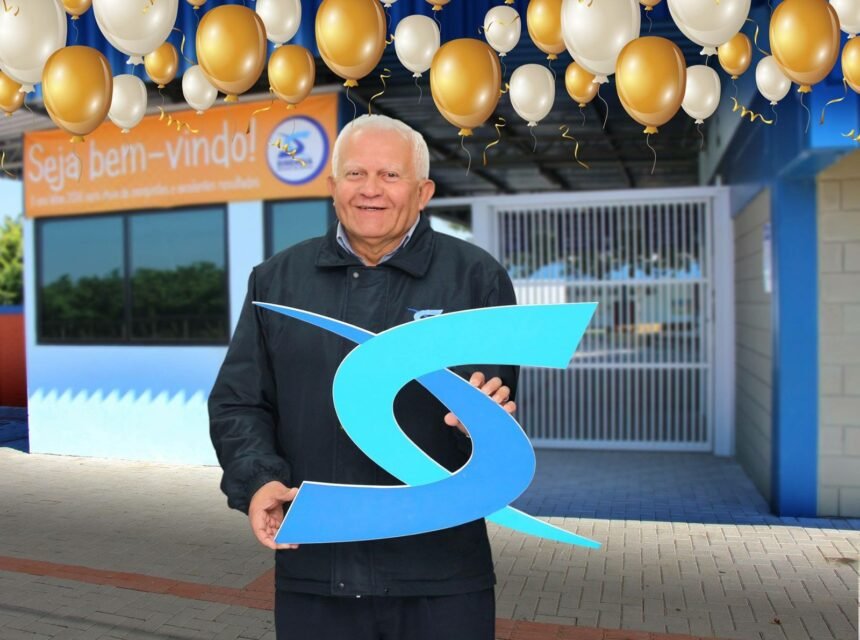 Colégio Sinergia homenageia colaborador após 11 anos de dedicação à instituição