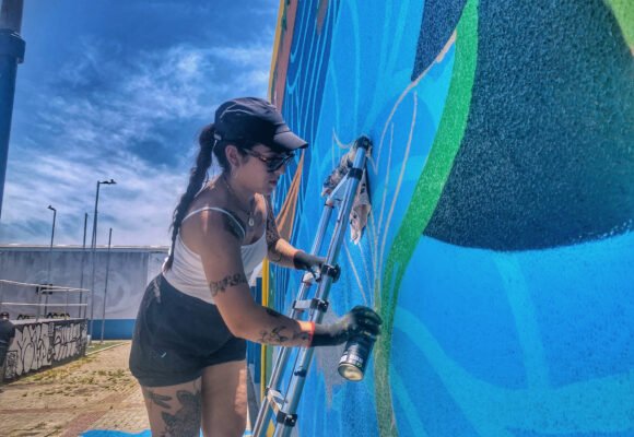 Joh Mayara Projeto Alma de Rua inicia intervenções artísticas nos muros do Porto de Itajaí