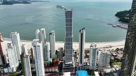 Primeiro residencial Tonino Lamborghini do mundo é entregue em Balneário Camboriú e reforça avanço dos branded residences no Brasil