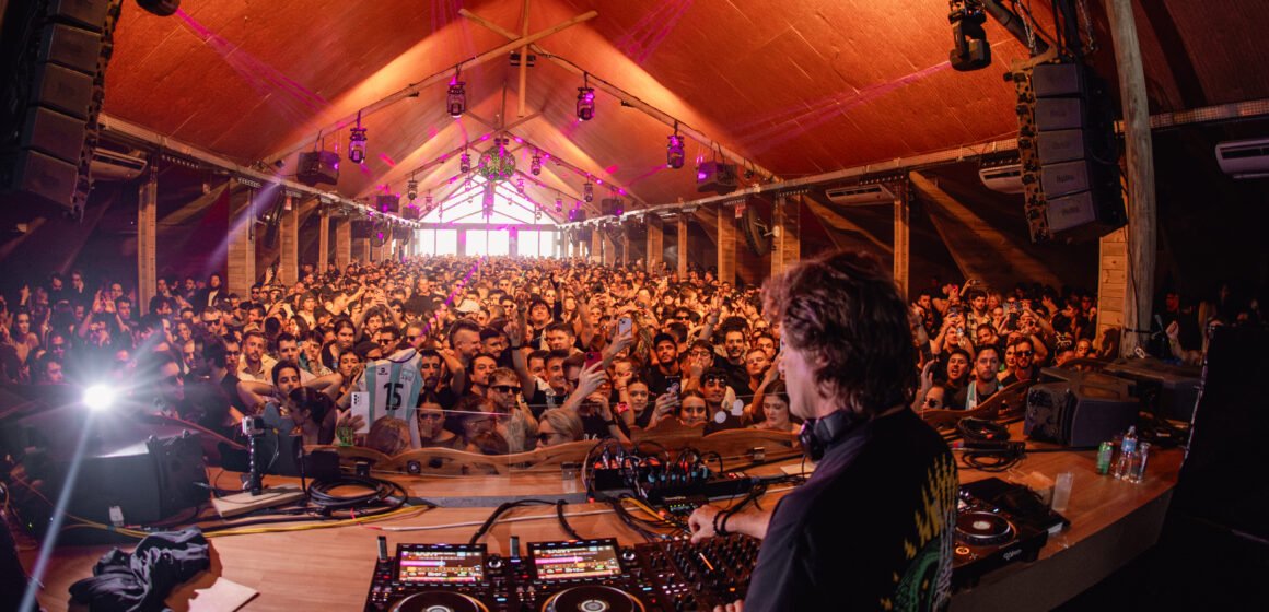 Warung Beach Club se despede da Praia Brava de Itajaí neste final de semana, com seu Closing Weekend