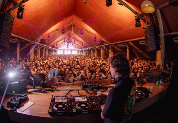 Warung Beach Club se despede da Praia Brava de Itajaí neste final de semana, com seu Closing Weekend