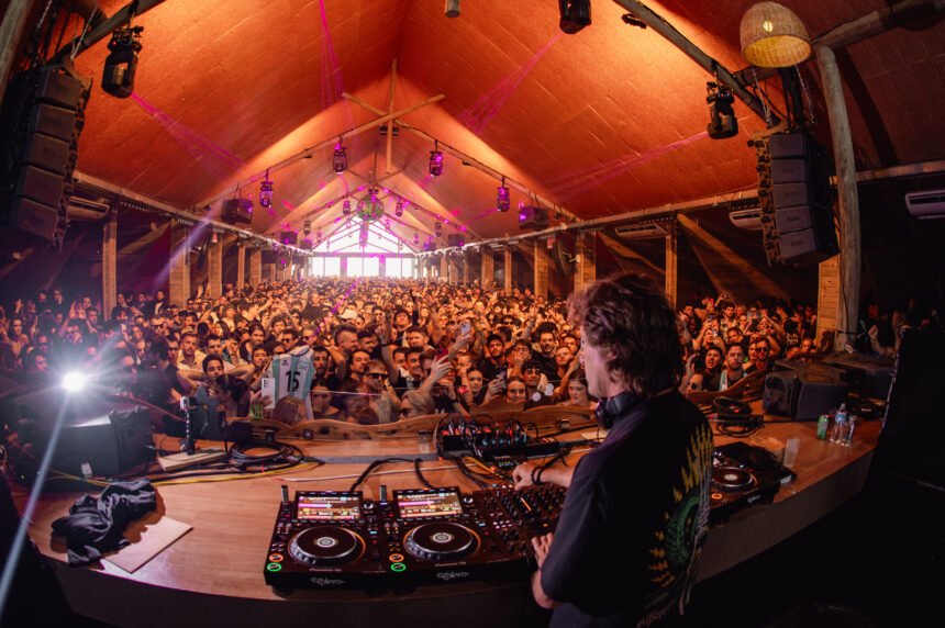 Warung Beach Club se despede da Praia Brava de Itajaí neste final de semana, com seu Closing Weekend