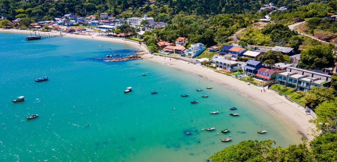 shutterstock_2089019347-scaled-e1696615985143-2000x1127 MPSC garante manutenção de decisões e municípios de Porto Belo e Bombinhas seguem obrigados a regularizar áreas ocupadas há décadas