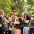 Dinossauros brasileiros viram protagonistas em parque temático de SC