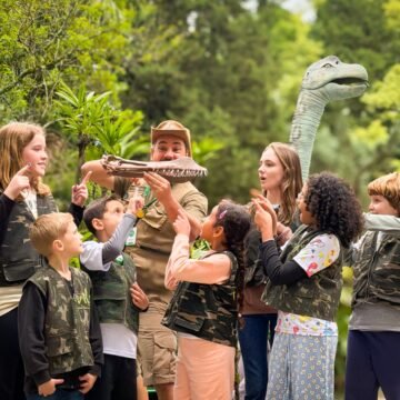 Dinossauros brasileiros viram protagonistas em parque temático de SC
