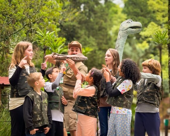 Dinossauros brasileiros viram protagonistas em parque temático de SC