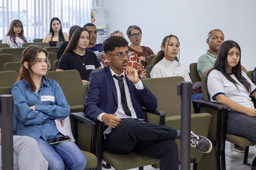 Câmara de Penha realiza primeiro encontro do Parlamento Jovem 2026