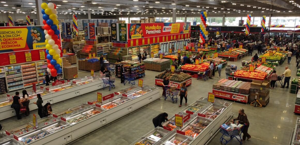 Komprão completa 10 anos e sorteia uma década de compras grátis 