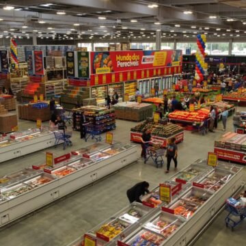 Loja Komprão em SC 02 Komprão completa 10 anos e sorteia uma década de compras grátis