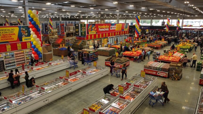 Loja Komprão em SC 02 Komprão completa 10 anos e sorteia uma década de compras grátis