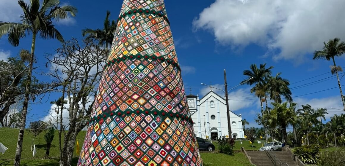 WhatsApp-Image-2026-10-07-at-14.06.44 Rodeio recebe a maior árvore de Natal em crochê do Brasil, agora com 14 metros e tema franciscano