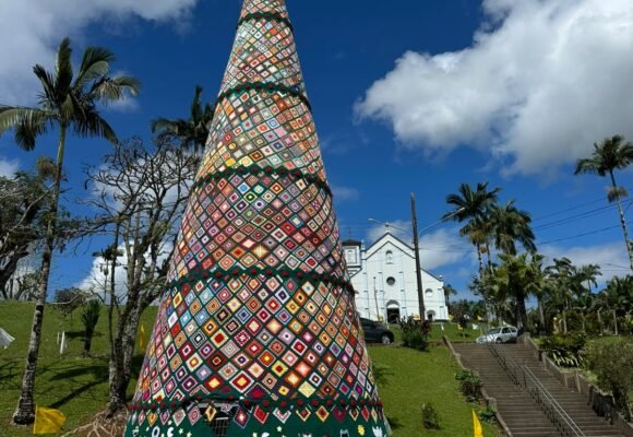 WhatsApp-Image-2026-10-07-at-14.06.44 Rodeio recebe a maior árvore de Natal em crochê do Brasil, agora com 14 metros e tema franciscano